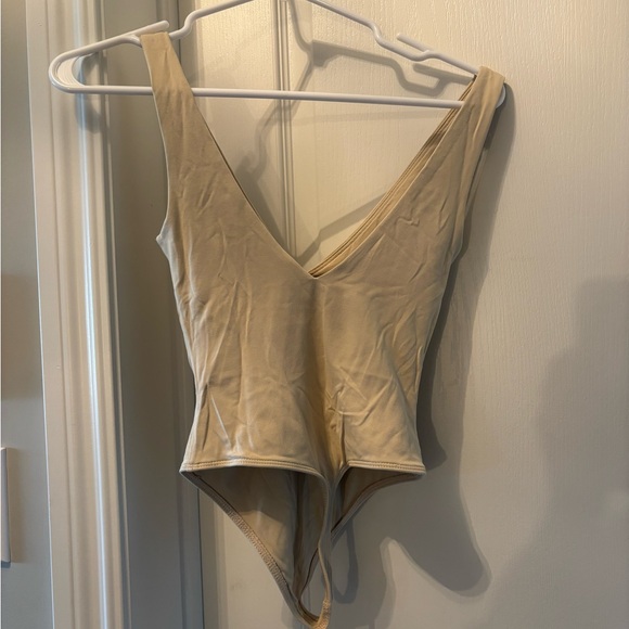 Babaton V-Neck Bodysuit Cream/Beige Size XXS - Picture 2 of 3